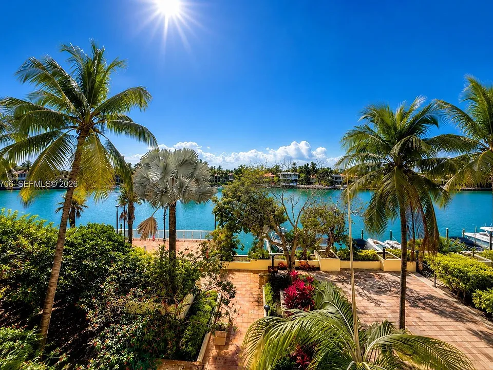 5600 Collins Ave #4P