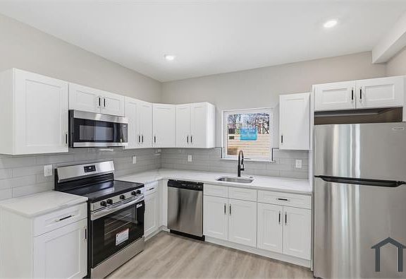 5th image of 4129 Ogden St Floor 2