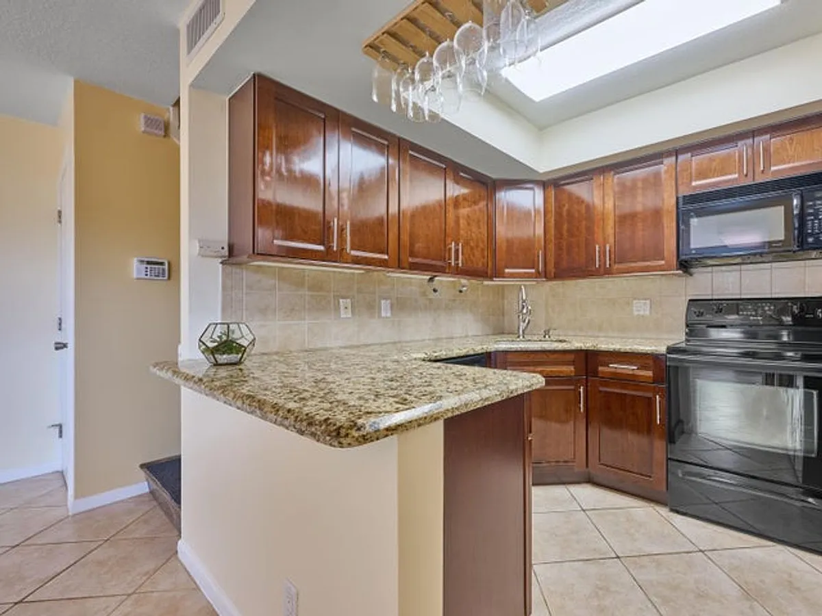 Building Photo - 4065 Village Dr #D