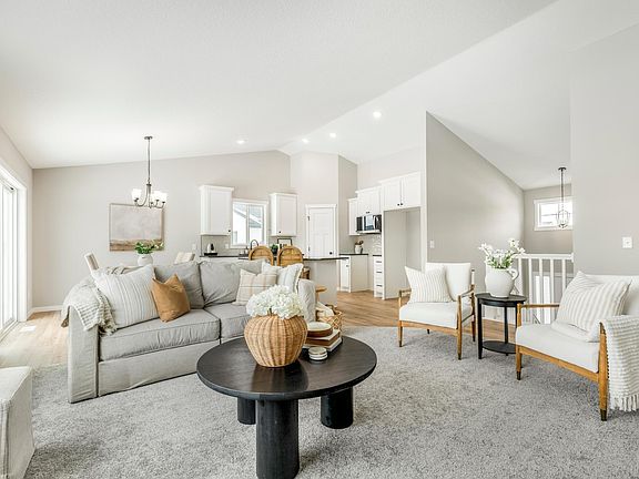 5th image of 718 Margaret Ave NE