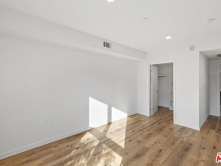 5229 Willowcrest Ave #307 — Photo 51