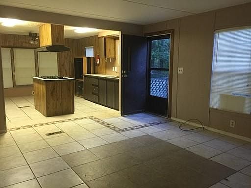 4th image of 15940 Vienna Dr