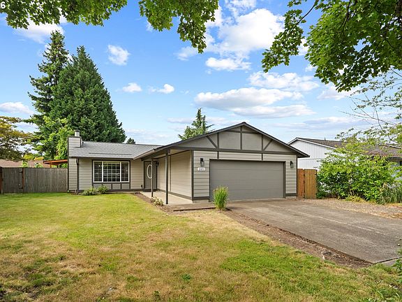 2nd image of 2871 NE Meadow Ct