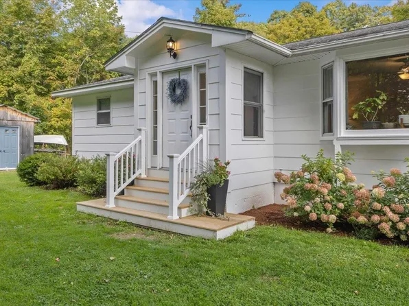 147 Browns Trace, Jericho, VT 05465