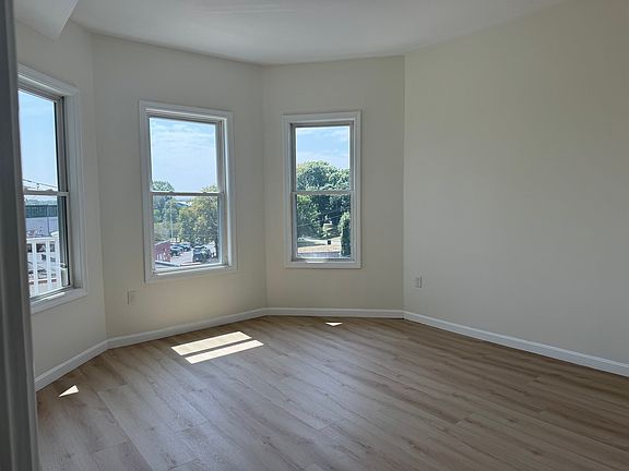 2nd image of 247 Harvard St APT 3