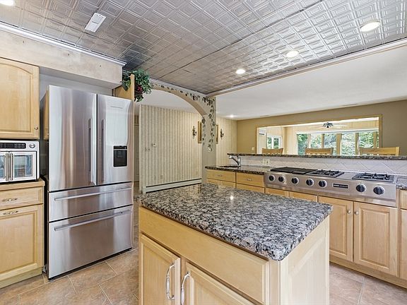 3rd image of 55 Shaw St