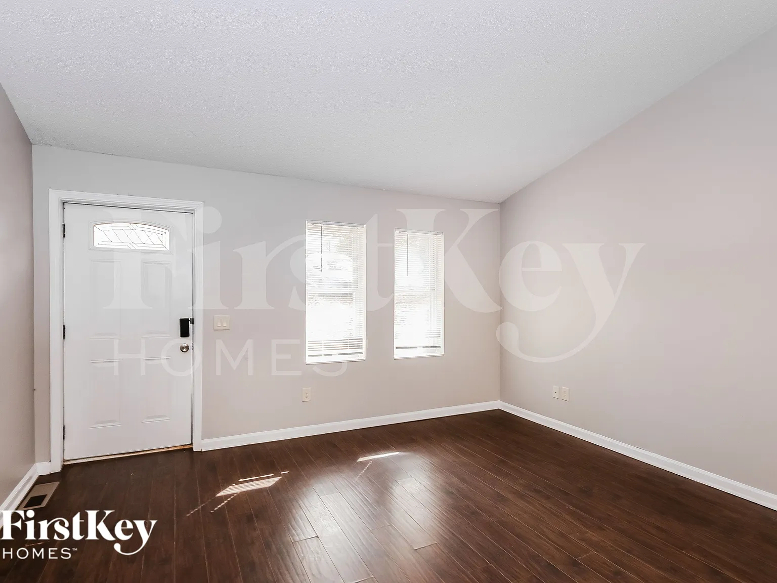 4 bed, 2.5 bath, 1164 sqft, $2,115 — Photo 3