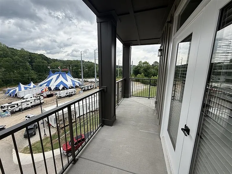 District on the Etowah Apartments — Photo 622