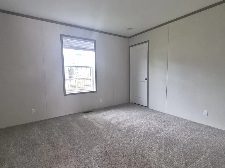 118 Thornapple Cir — Photo 5