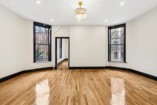 Rented by The Privelege Group | media 9