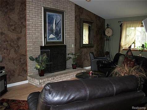 3rd image of 3926 Loch Dr
