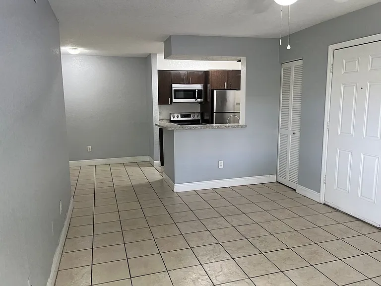 1237 SW 46th Ave #801 — Photo 7
