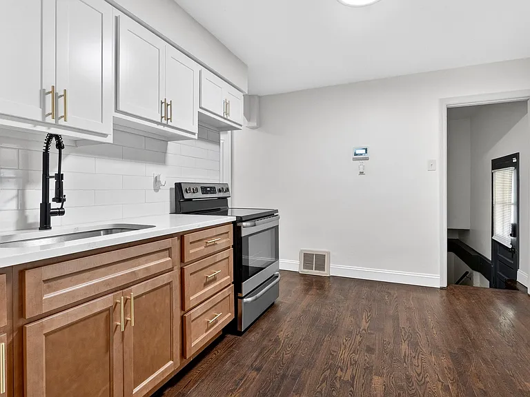 8033 Busiek Ave — Photo 9