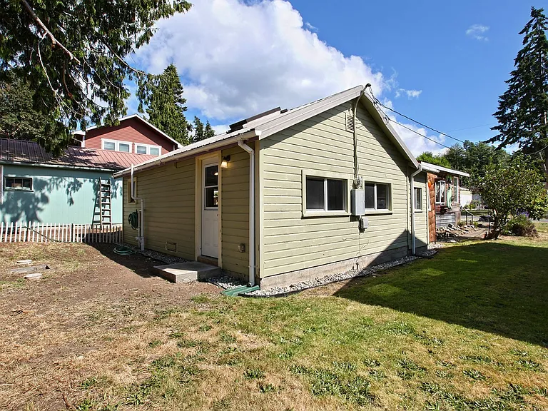 938 Madrona Beach Rd — Photo 2