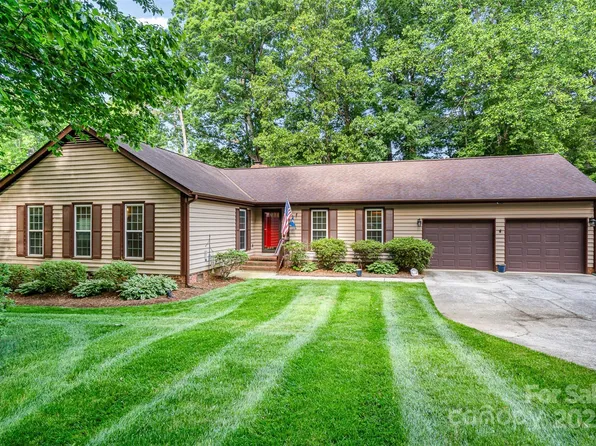 14027 Springwater Dr, Matthews, NC 28105