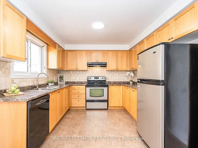 217 Marilyn St — Photo 13