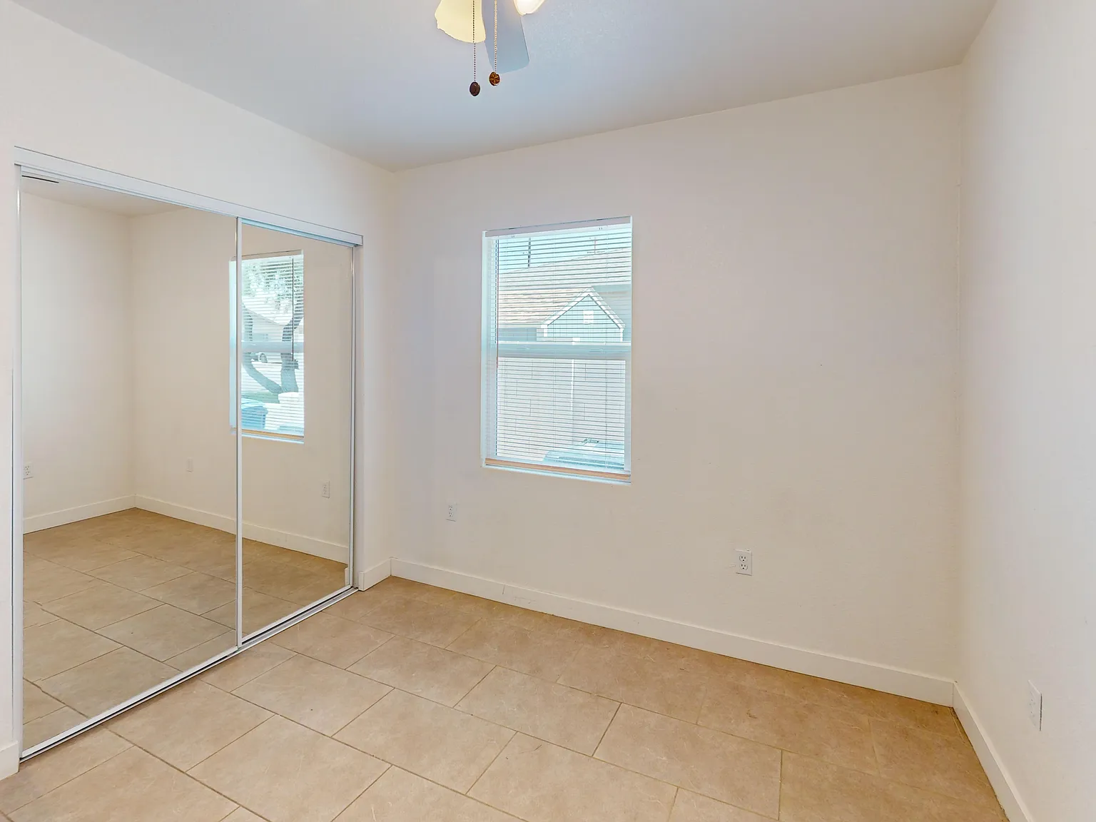 5 bed, 1500 sqft, $675 — Photo 3