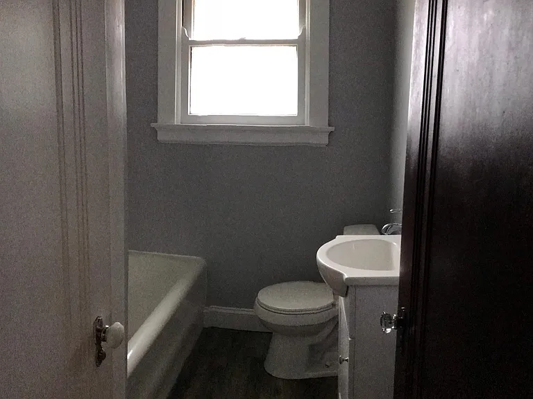 76 Taylor Ave — Photo 7