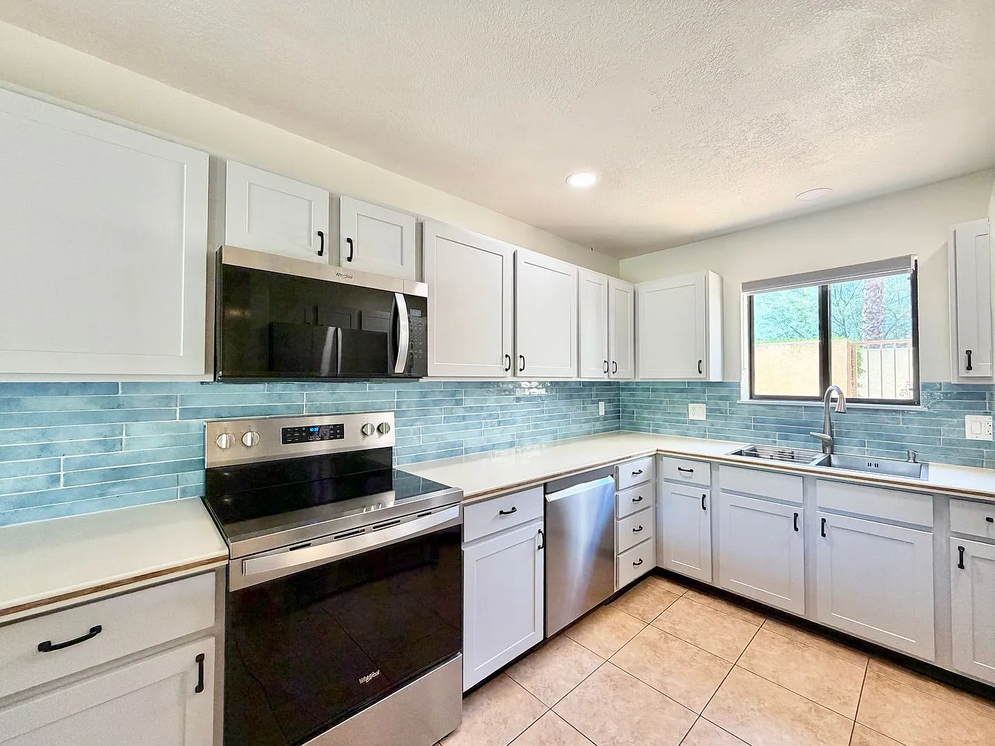 Available Now! Gorgeous Two-Story 2 Bedroom 2 Bathroom Condo In Palm Desert — Photo 4