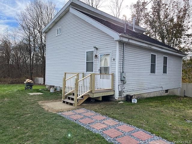 1st image of 6 Sycamore Ln