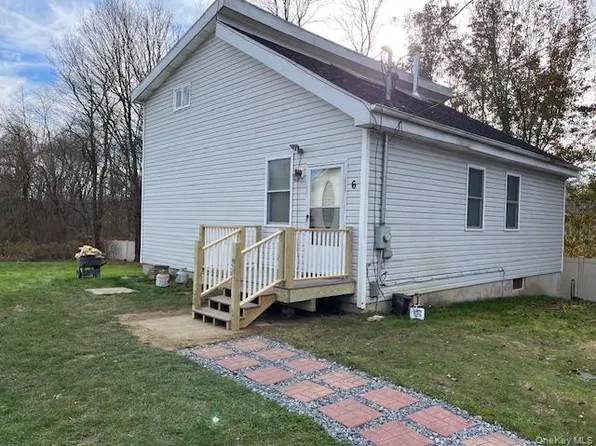 6 Sycamore Ln, Hopewell Junction, NY 12533