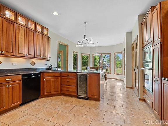 4th image of 921 S Chatham Ave