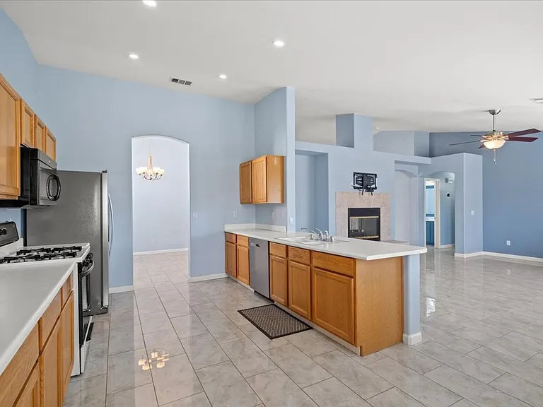 4431 Golden Palomino Ln — Photo 8