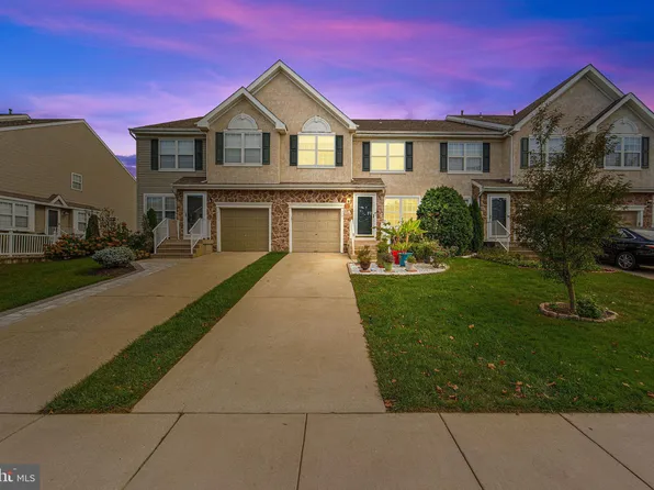 145 Hearthstone Ln, Marlton, NJ 08053