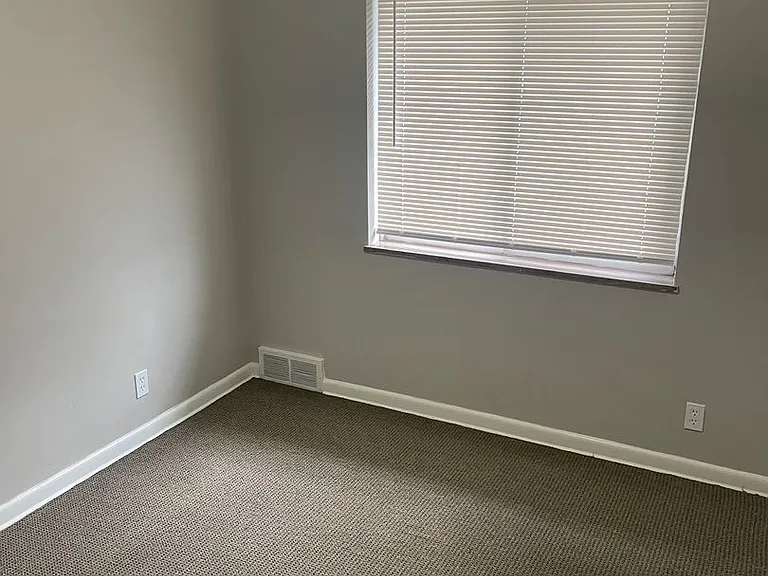 1531 Redwood Ave — Photo 6
