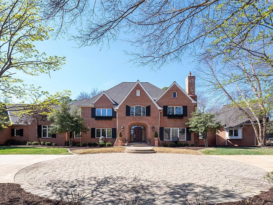 1st image of 8 Huntleigh Woods