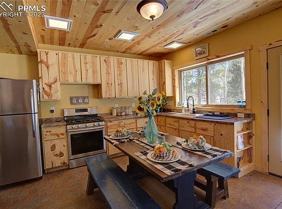 4th image of 242 Snowberry Creek Rd