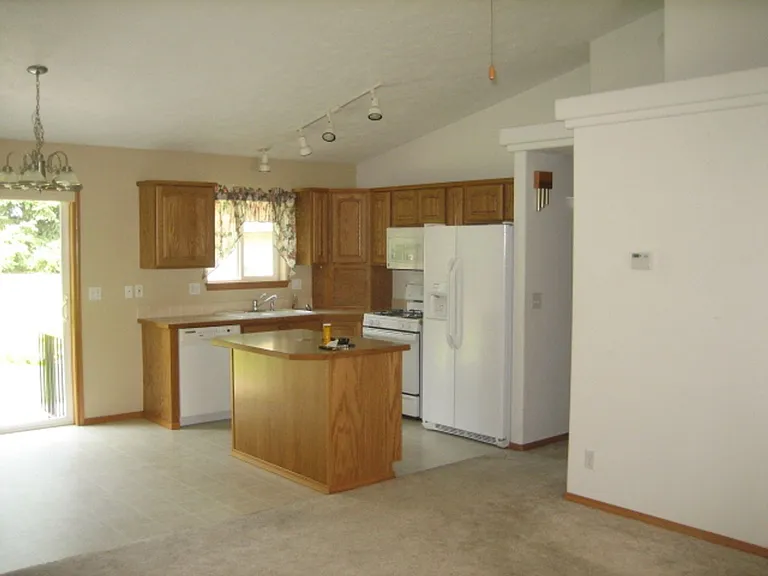 9049 N Torrey Ln — Photo 5