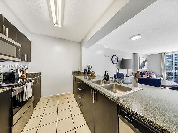4th image of 1200 Brickell Bay Dr APT 2903