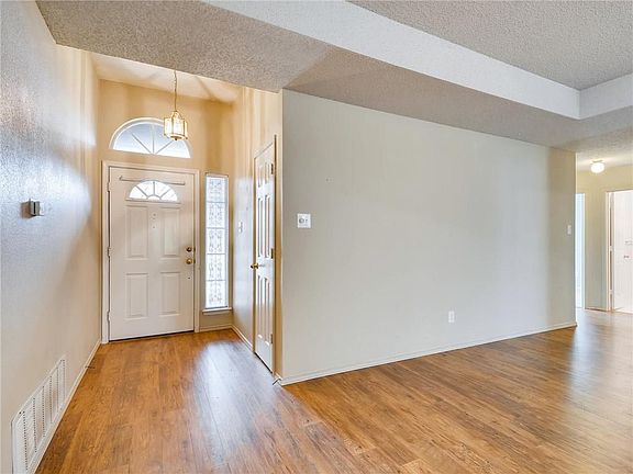 2nd image of 702 Western Trl