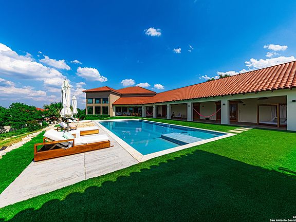 3rd image of 44 GALLERIA DR