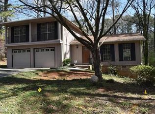 628 Cedrick Ln, Stone Mountain, GA 30087