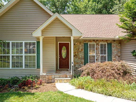 4th image of 140 Foothills Dr