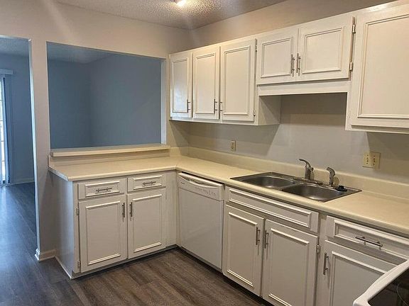 5th image of 221 Shalimar Dr