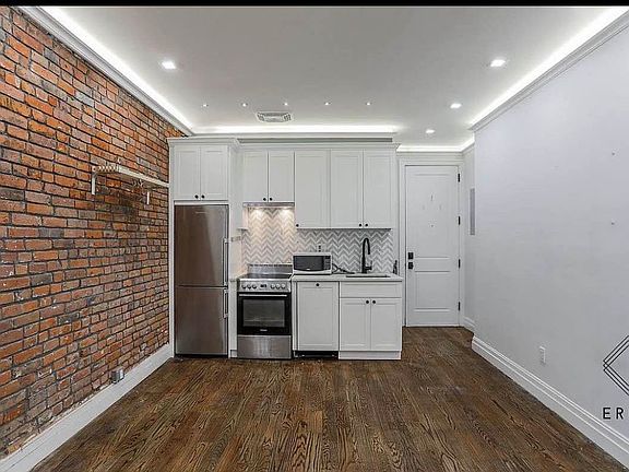 2nd image of 43 Columbia Pl #1L