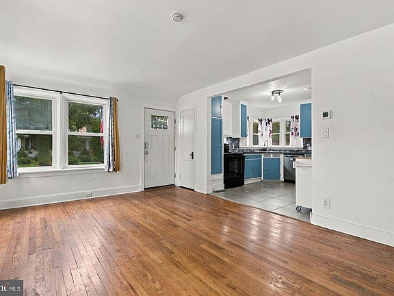 5th image of 1616 Maple St