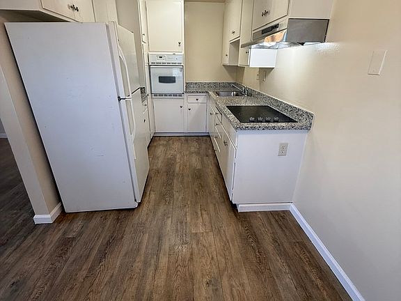 3rd image of 1099 Roewill Dr #8
