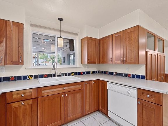 3rd image of 3405 Cardenas Dr NE
