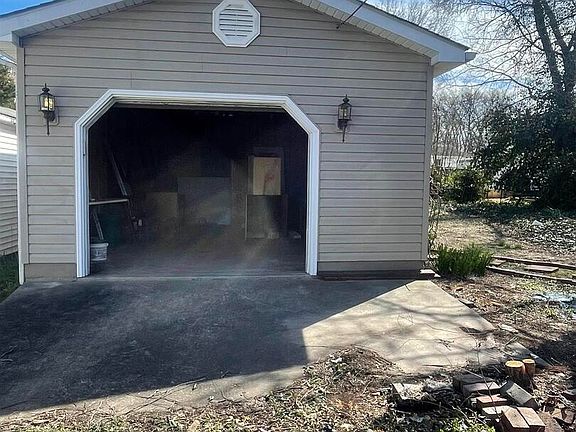 3rd image of 618 S Land St