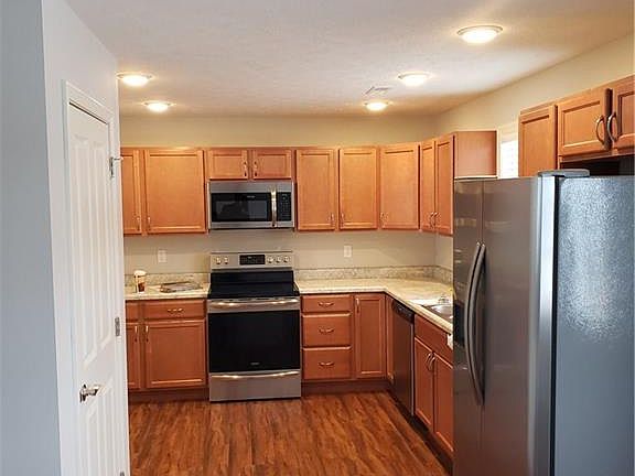 2nd image of 909 S Creek Dr E