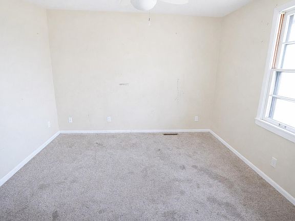 5th image of 4717 S Glenn Ave