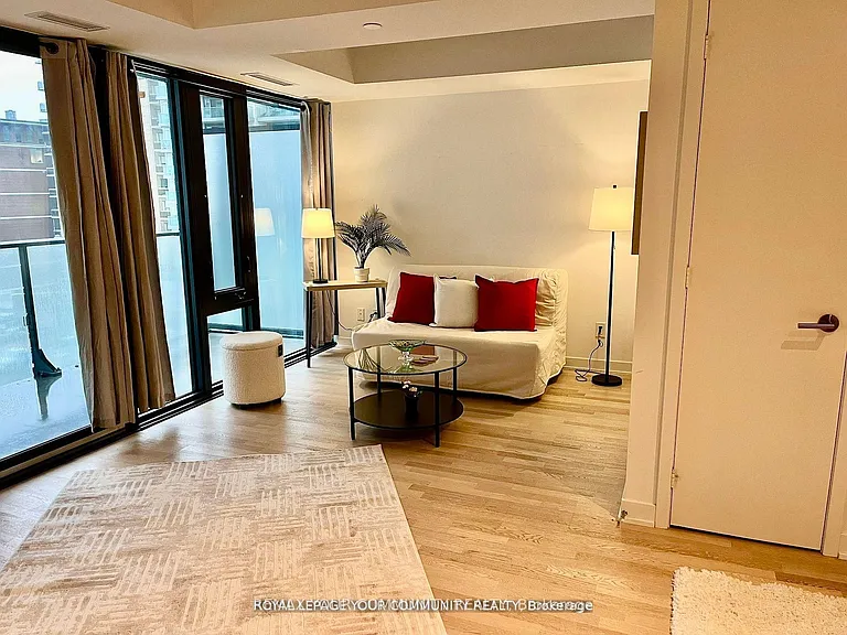 185 Roehampton Ave #409 — Photo 16