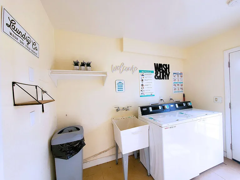 Portofino Apartments — Photo 10