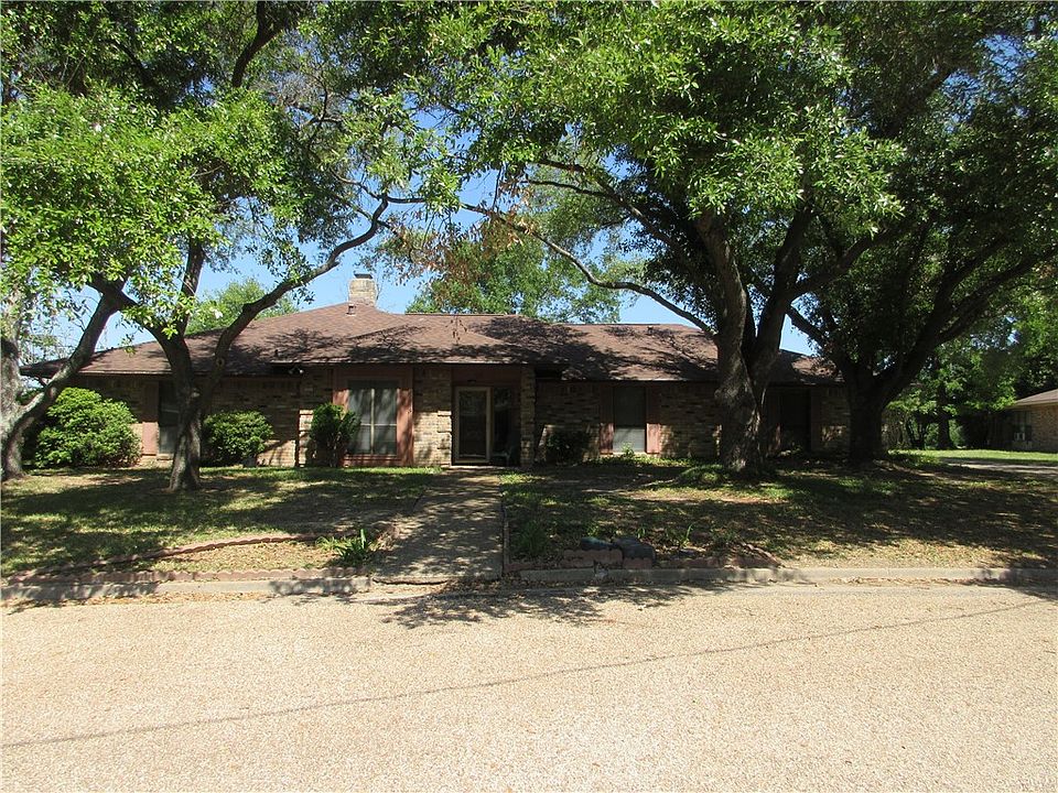 1st image of 213 Country Club Dr