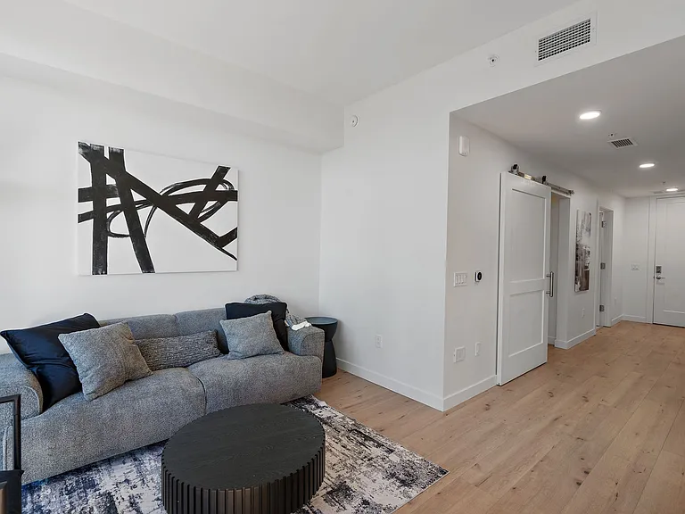 1212 Demonbreun St #806 — Photo 3