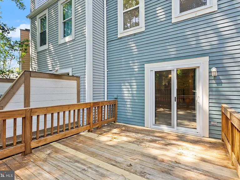 11243 Silentwood Ln — Photo 15